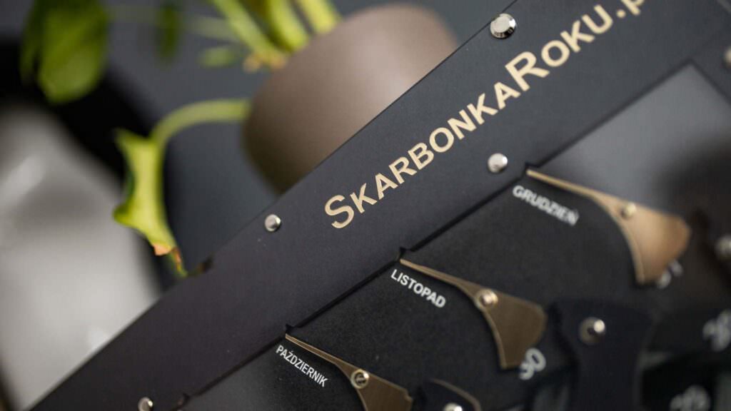 Kalendarz ciemne listki